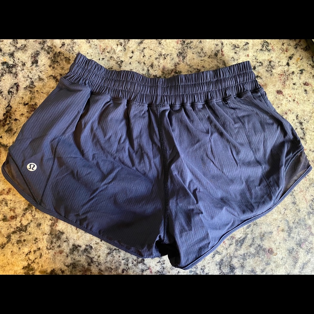 NEW W/O TAG LULULEMON HOTTY HOT SHORT II 2.5”!!!!